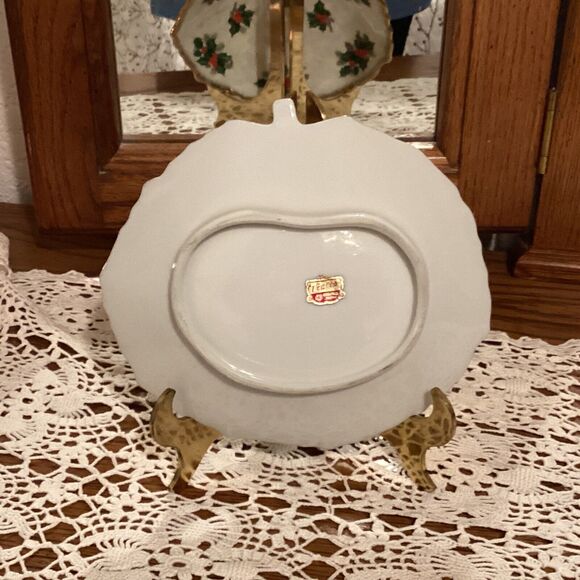 Holly Christmas Dish With Gold Trim Mother of Pearl Ucagco Japan 7in - Picture 3 of 3